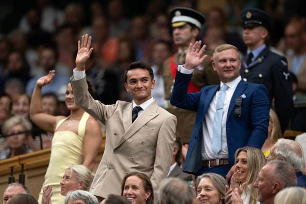 Day Six: The Championships - Wimbledon 2025 LONDON, ENGLAND - JULY 05: Triathlete Alex Yee waves from the Royal Box prior to the Gentlemen Singles third round match between Jannik Sinner of Italy and Pedro Martinez of Spain on day six of The Championships Wimbledon 2025 at All England Lawn Tennis and Croquet Club on July 05, 2025 in London, England. London All England Lawn Tennis and Croq England United Kingdom Copyright: xVisionhausx 776301258