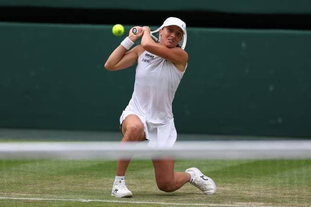 July 5, 2025, London, Celestynow, England: IGA SWIATEK of Poland during the match against D. Collins of USA in the third round of Championships 2025 at Wimbledon AELTC in London. London England - ZUMAc278 20250705_zsp_c278_035 Copyright: xMarcinxCholewinskix