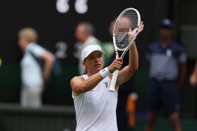 TENIS WIMBLEDON 2025 LONDYN 050725 N Z IGA SWIATEK PO MECZU TRZECIEJ RUNDY MARCIN CHOLEWINSKI NEWSPIX.PL TENNIS WIMBLEDON 2025 LONDON 05072025 IGA SWIATEK AFTER THE MATCH IN THE THIRD ROUND NEWSPIX.PL --- newspix.pl 