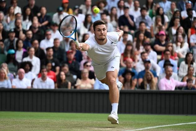 (250706) -- LONDON, July 6, 2025 -- Miomir Kecmanovic hits a return during the men s singles third round match between Novak Djokovic of Serbia and Miomir Kecmanovic of Serbia at the Wimbledon Tennis Championships in London, Britain, July 5, 2025. ) (SP)BRITAIN-LONDON-TENNIS-WIMBLEDON-MEN S SINGLES ZhaoxDingzhe 