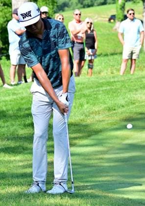 SILVIS, IL - JUL 05: Golfer David Lipsky hits onto the 1 green during the third round of the John Deere PGA, Golf Herren Golf Classic on July 05, 2025, at TPC Deere Run in Silvis,IL. (Photo by Keith Gillett Icon Sportswire) GOLF: JUL 05 PGA John Deere Classic EDITORIAL USE ONLY Icon25070548