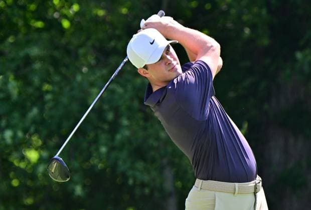 SILVIS, IL - JUL 05: Golfer Davis Thompson hits his shot on the 2 tee during the third round of the John Deere PGA, Golf Herren Golf Classic on July 05, 2025, at TPC Deere Run in Silvis,IL. (Photo by Keith Gillett Icon Sportswire) GOLF: JUL 05 PGA John Deere Classic EDITORIAL USE ONLY Icon25070560