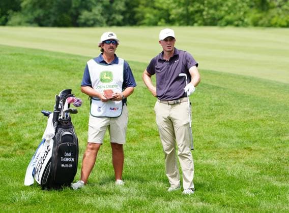 SILVIS, IL - JULY 05: PGA, Golf Herren golfer Davis Thompson plays a shot out of the rough on the 15th hole during the third round of the John Deere Classic on July 5, 2025, at TPC Deere Run in Silvis, Illinois. (Photo by Brian Spurlock Icon Sportswire) GOLF: JUL 05 PGA John Deere Classic EDITORIAL USE ONLY Icon25070513