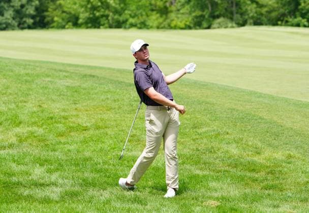 SILVIS, IL - JULY 05: PGA, Golf Herren golfer Davis Thompson plays a shot out of the rough on the 15th hole during the third round of the John Deere Classic on July 5, 2025, at TPC Deere Run in Silvis, Illinois. (Photo by Brian Spurlock Icon Sportswire) GOLF: JUL 05 PGA John Deere Classic EDITORIAL USE ONLY Icon25070519