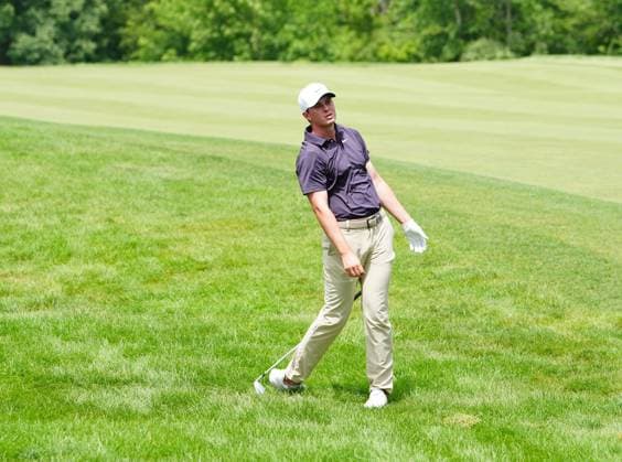 SILVIS, IL - JULY 05: PGA, Golf Herren golfer Davis Thompson plays a shot out of the rough on the 15th hole during the third round of the John Deere Classic on July 5, 2025, at TPC Deere Run in Silvis, Illinois. (Photo by Brian Spurlock Icon Sportswire) GOLF: JUL 05 PGA John Deere Classic EDITORIAL USE ONLY Icon25070520