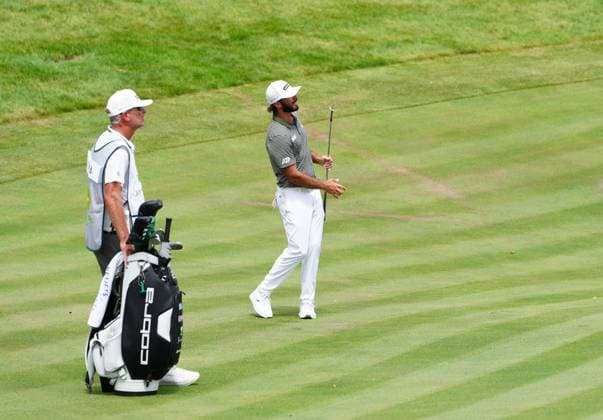 SILVIS, IL - JULY 05: PGA, Golf Herren golfer Max Homa chips on the 17th hole during the third round of the John Deere Classic on July 5, 2025, at TPC Deere Run in Silvis, Illinois. (Photo by Brian Spurlock Icon Sportswire) GOLF: JUL 05 PGA John Deere Classic EDITORIAL USE ONLY Icon25070526