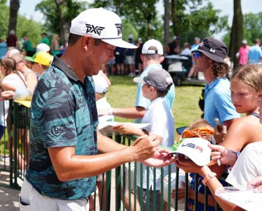 SILVIS, IL - JULY 05: PGA, Golf Herren golfer David Lipsky signs autographs during the third round of the John Deere Classic on July 5, 2025, at TPC Deere Run in Silvis, Illinois. (Photo by Brian Spurlock Icon Sportswire) GOLF: JUL 05 PGA John Deere Classic EDITORIAL USE ONLY Icon25070528