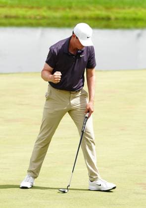 SILVIS, IL - JULY 05: PGA, Golf Herren golfer Davis Thompson reacts to making a birdie putt on the 18th hole to be the leader during the third round of the John Deere Classic on July 5, 2025, at TPC Deere Run in Silvis, Illinois. (Photo by Brian Spurlock Icon Sportswire) GOLF: JUL 05 PGA John Deere Classic EDITORIAL USE ONLY Icon2507054