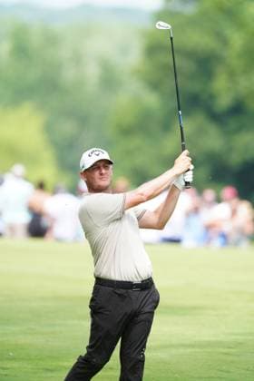 SILVIS, IL - JULY 05: PGA, Golf Herren golfer Emiliano Grillo plays his second shot on the 18th hole during the John Deere Classic on July 5, 2025, at TPC Deere Run in Silvis, Illinois. (Photo by Brian Spurlock Icon Sportswire) GOLF: JUL 05 PGA John Deere Classic EDITORIAL USE ONLY Icon25070576