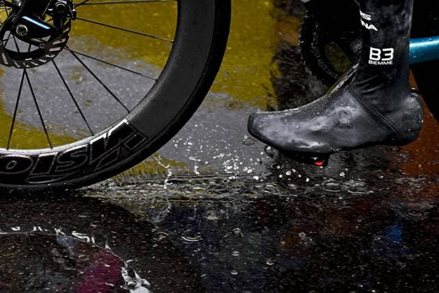 A lot of rain pictured at the start of the second stage of the 2025 Tour de France cycling race, from Lauwin-Planque to Boulogne-sur-Mer (212 km), on Sunday 06 July 2025 in France. The 112th edition of the Tour de France starts on Saturday 5 July in Lille, and will finish in Paris on the 27th of July. JASPERxJACOBS  x128531178x