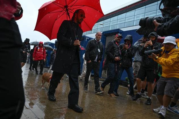 F1 Grand Prix of Great Britain NORTHAMPTON, UNITED KINGDOM - JULY 06: Lewis Hamilton, driver for Ferrari, arrives at the Silverstone Circuit with his dog ahead of the 12th round of the Formula 1 World Championship, WM, Weltmeisterschaft the British Grand Prix on July 6, 2025 in Northampton, United Kingdom. Rasid Necati Aslim Anadolu Northampton United Kingdom. Editorial use only. Please get in touch for any other usage.  Copyright: x2025xAnadoluxRasidxNecatixAslimx