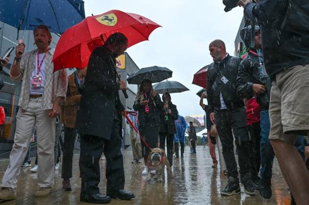 F1 Grand Prix of Great Britain NORTHAMPTON, UNITED KINGDOM - JULY 06: Lewis Hamilton, driver for Ferrari, arrives at the Silverstone Circuit with his dog ahead of the 12th round of the Formula 1 World Championship, WM, Weltmeisterschaft the British Grand Prix on July 6, 2025 in Northampton, United Kingdom. Rasid Necati Aslim Anadolu Northampton United Kingdom. Editorial use only. Please get in touch for any other usage.  Copyright: x2025xAnadoluxRasidxNecatixAslimx