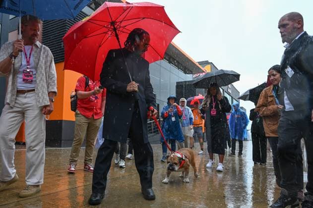 F1 Grand Prix of Great Britain NORTHAMPTON, UNITED KINGDOM - JULY 06: Lewis Hamilton, driver for Ferrari, arrives at the Silverstone Circuit with his dog ahead of the 12th round of the Formula 1 World Championship, WM, Weltmeisterschaft the British Grand Prix on July 6, 2025 in Northampton, United Kingdom. Rasid Necati Aslim Anadolu Northampton United Kingdom. Editorial use only. Please get in touch for any other usage.  Copyright: x2025xAnadoluxRasidxNecatixAslimx