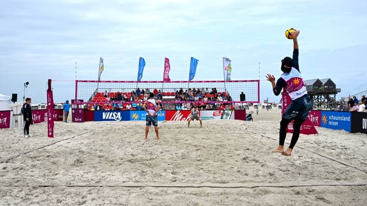 Beach volleyball I men I women I semi-finals I national l St Peter Ording I beach I sandbank I festival character I SPO I 06 07 2025 I front from left Erdmann Jonathan 1 Beachclub Kiel , Zemljak Nejc 1 Beachclub Kiel , back Rock the Beach the national beach volleyball series with festival character on the sandbank beach in Ording from 04 07 06 07 2025 , qualification for the German Championship , Ording Sandbank Schleswig Holstein Germany