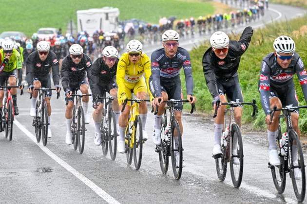 Tour de France 2025 Stage 2 BOULOGNE-SUR-MER, FRANCE - JULY 06 : Philipsen Jasper (BEL) of Alpecin-Deceuninck in the peloton during stage 2 of the 112th edition of Tour de France an UCI World Tour 2.UWT cycling road race stage for Men Elite of 212 km with start in Lauwin-Planque and finish in Boulogne-sur-Mer on July 6, 2025 in Boulogne-sur-Mer, France, 06 07 2025 ( Motordriver Kenny Verfaillie - Boulogne-sur-Mer France  Copyright: xJanxDexMeuleneirx