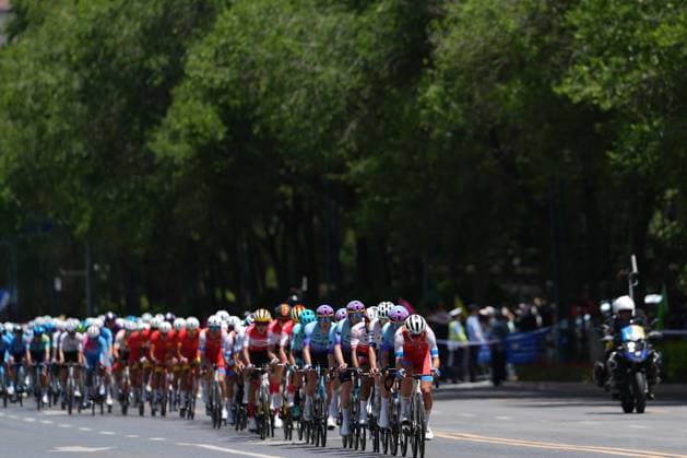 (250706) -- XINING, July 6, 2025 -- Cyclists compete during Stage 1 of the Tour of Magnificent Qinghai international Road cycling, Rad, Radsport, Strasse race in Xining, northwest China s Qinghai Province, July 6, 2025. ) (SP)CHINA-QINGHAI-XINING-CYCLING-TOUR OF MAGNIFICENT QINGHAI (CN) QixZhiyue 