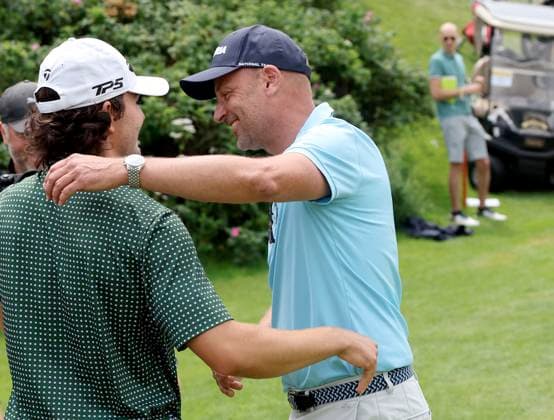 GOLF - Interwetten Open HAUS,AUSTRIA,06.JUL.25 - GOLF - Interwetten Open, HotelPlanner Tour, Golfclub Schladming. Image shows the rejoicing of Maximilian Steinlechner (AUT) and Nikolaus Zitny (OEGV).  GEPAxpictures xHansxOberlaender