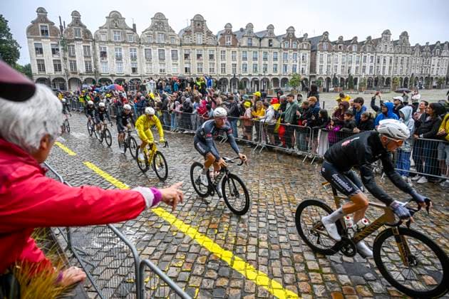 Tour de France 2025 Stage 2 BOULOGNE-SUR-MER, FRANCE - JULY 06 : Illustration picture in Arras, Philipsen Jasper (BEL) of Alpecin-Deceuninck during stage 2 of the 112th edition of Tour de France an UCI World Tour 2.UWT cycling road race stage for Men Elite of 212 km with start in Lauwin-Planque and finish in Boulogne-sur-Mer on July 6, 2025 in Boulogne-sur-Mer, France, 06 07 2025 ( Motordriver Kenny Verfaillie - Boulogne-sur-Mer France  Copyright: xJanxDexMeuleneirx