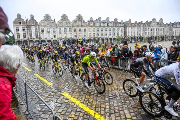 Tour de France 2025 Stage 2 BOULOGNE-SUR-MER, FRANCE - JULY 06 : Illustration picture in Arras during stage 2 of the 112th edition of Tour de France an UCI World Tour 2.UWT cycling road race stage for Men Elite of 212 km with start in Lauwin-Planque and finish in Boulogne-sur-Mer on July 6, 2025 in Boulogne-sur-Mer, France, 06 07 2025 ( Motordriver Kenny Verfaillie - Boulogne-sur-Mer France  Copyright: xJanxDexMeuleneirx