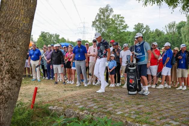 Matti Schmid GER lies in the ditch and has to drop, 36 BMW International Open 2025, Golf, DP World Tour, Men, Final, 06 07 2025 Eichenried Bavaria Germany Copyright: xkolbert-press ChristianxKolbertx