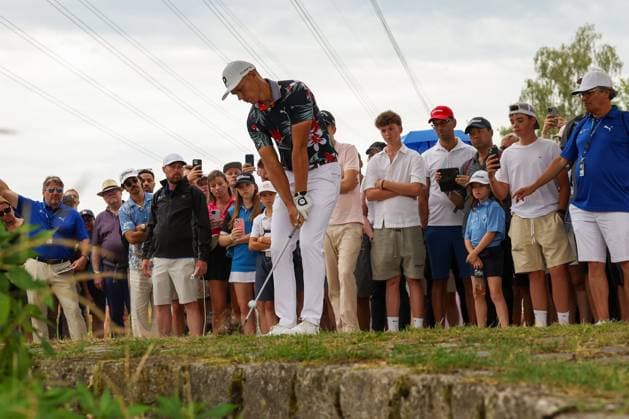 Matti Schmid GER lies in the ditch and has to drop, 36 BMW International Open 2025, Golf, DP World Tour, Men, Final, 06 07 2025 Eichenried Bavaria Germany Copyright: xkolbert-press ChristianxKolbertx