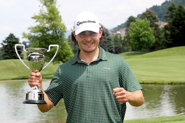 GOLF - Interwetten Open HAUS,AUSTRIA,06.JUL.25 - GOLF - Interwetten Open, HotelPlanner Tour, Golfclub Schladming. Image shows Maximilian Steinlechner (AUT). keywords: trophy.  GEPAxpictures xHansxOberlaender