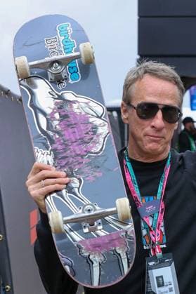 Tony Hawk At F1 British Grand Prix 2025 - UK American Skater and entrepreneur, Tony Hawk (USA) Guest of Alpine F1 during the Formula 1 Qatar Airways British Grand Prix 2025 on Sunday Race Day at the Silverstone International Circuit in Towcester, England, UK on July 6, 2025. Photo by Antoine Lapeyre ABACAPRESS.COM Towcester England United Kingdom  Copyright: xLapeyrexAntoine ABACAx