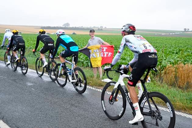 Tour de France 2025 Stage 2 BOULOGNE-SUR-MER, FRANCE - JULY 06 : Illustration picture of fans during stage 2 of the 112th edition of Tour de France an UCI World Tour 2.UWT cycling road race stage for Men Elite of 212 km with start in Lauwin-Planque and finish in Boulogne-sur-Mer on July 6, 2025 in Boulogne-sur-Mer, France, 06 07 2025 ( Motordriver Kenny Verfaillie - Boulogne-sur-Mer France  Copyright: xJanxDexMeuleneirx