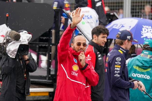 FORMULA 1 BRITISH GRAND PRIX 2025 Lewis Hamilton 44 (GBR), Scuderia Ferrari SF-25 applauds the fans during the FORMULA 1 QATAR AIRWAYS BRITISH GRAND PRIX 2025 at the Silverstone Circuit, Silverstone, England, United Kingdom on 6 July 2025 Credit: Robbie Hoad Every Second Media Editorial use only. All images are copyright Every Second Media Limited. No images may be reproduced without prior permission. Copyright: xIMAGO EveryxSecondxMediax ESM-1520-0017 RobbiexHoadx xEveryxSecondxMediax