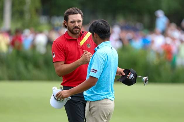 Amateur Tim Wiedemeyer GER applauds Kazuma Kobori NZL after the game, 36 BMW International Open 2025, Golf, DP World Tour, Men, Final, 06 07 2025 Eichenried Bayern Germany Copyright: xkolbert-press ChristianxKolbertx