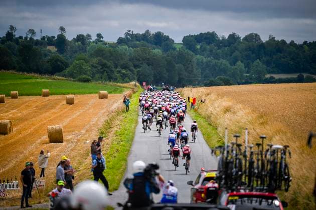 Tour de France 2025 Stage 2 BOULOGNE-SUR-MER, FRANCE - JULY 06 : Illustration picture of the peloton during stage 2 of the 112th edition of Tour de France an UCI World Tour 2.UWT cycling road race stage for Men Elite of 212 km with start in Lauwin-Planque and finish in Boulogne-sur-Mer on July 6, 2025 in Boulogne-sur-Mer, France, 06 07 2025 ( Motordriver Kenny Verfaillie - Boulogne-sur-Mer France  Copyright: xJanxDexMeuleneirx