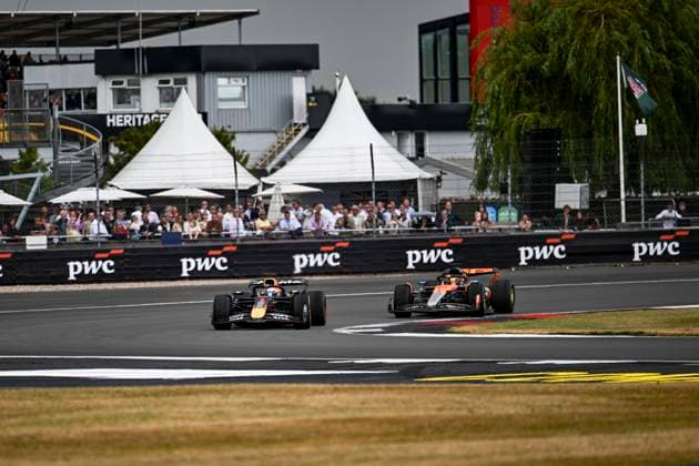 F1 - BRITISH GRAND PRIX 2025 01 VERSTAPPEN Max (nld), Red Bull Racing RB21, action 81 PIASTRI Oscar (aus), McLaren F1 Team MCL39, action during the Formula 1 Qatar Airways British Grand Prix 2025, 12th round of the 2025 FIA Formula One World Championship, WM, Weltmeisterschaft from July 4 to 6, 2025 on the Silverstone Circuit, in Silverstone, United Kingdom - SilverstoneUnited Kingdom Copyright: xALBERTOxVIMERCATIx