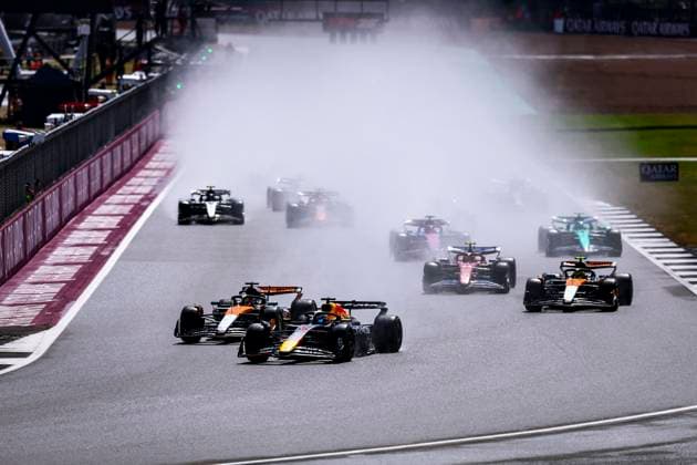 F1 - BRITISH GRAND PRIX 2025 start of the race, depart, 01 VERSTAPPEN Max (nld), Red Bull Racing RB21, action 81 PIASTRI Oscar (aus), McLaren F1 Team MCL39, action 04 NORRIS Lando (gbr), McLaren F1 Team MCL39, action 44 HAMILTON Lewis (gbr), Scuderia Ferrari SF-25, action during the Formula 1 Qatar Airways British Grand Prix 2025, 12th round of the 2025 FIA Formula One World Championship, WM, Weltmeisterschaft from July 4 to 6, 2025 on the Silverstone Circuit, in Silverstone, United Kingdom - SilverstoneUnited Kingdom Copyright: xEricxAlonsox