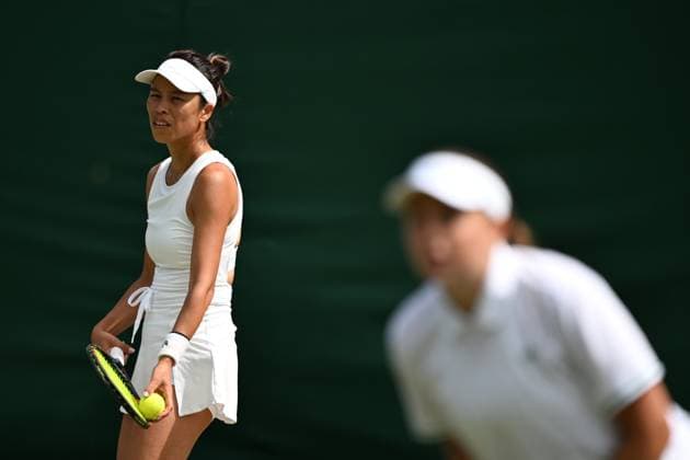 (250706) -- LONDON, July 6, 2025 -- Hsieh Su-Wei (L) Jelena Ostapenko compete during the women s doubles third round match between Zhang Shuai (China) Ekaterina Alexandrova (Russia) and Hsieh Su-Wei (Chinese Taipei) Jelena Ostapenko (Latvia) at the Wimbledon Tennis Championships in London, Britain, July 6, 2025. ) (SP)BRITAIN-LONDON-TENNIS-WIMBLEDON-WOMEN S DOUBLES ZhaoxDingzhe 