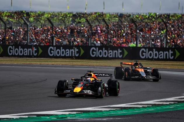 F1 - BRITISH GRAND PRIX 2025 01 VERSTAPPEN Max (nld), Red Bull Racing RB21, action 81 PIASTRI Oscar (aus), McLaren F1 Team MCL39, action during the Formula 1 Qatar Airways British Grand Prix 2025, 12th round of the 2025 FIA Formula One World Championship, WM, Weltmeisterschaft from July 4 to 6, 2025 on the Silverstone Circuit, in Silverstone, United Kingdom - SilverstoneUnited Kingdom  Copyright: xFLORENTxGOODENx