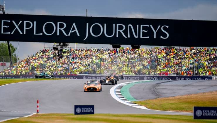 FORMULA 1 BRITISH GRAND PRIX 2025 The safety car ahead of Oscar Piastri 81 (Aus), McLaren MCL39 during the FORMULA 1 QATAR AIRWAYS BRITISH GRAND PRIX 2025 at the Silverstone Circuit, Silverstone, England, United Kingdom on 6 July 2025 Credit: Robbie Hoad Every Second Media Editorial use only. All images are copyright Every Second Media Limited. No images may be reproduced without prior permission. Copyright: xIMAGO EveryxSecondxMediax ESM-1520-0033 RobbiexHoadx xEveryxSecondxMediax