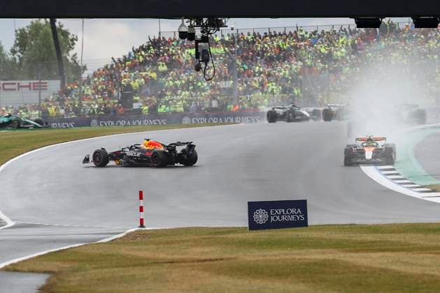 FORMULA 1 BRITISH GRAND PRIX 2025 Max Verstappen 1 (NED), Oracle Red Bull Racing RB21spins after contact during the FORMULA 1 QATAR AIRWAYS BRITISH GRAND PRIX 2025 at the Silverstone Circuit, Silverstone, England, United Kingdom on 6 July 2025 Credit: Eleanor Hoad Every Second Media Editorial use only. All images are copyright Every Second Media Limited. No images may be reproduced without prior permission. Copyright: xIMAGO EveryxSecondxMediax ESM-1521-0004 EleanorxHoadx xEveryxSecondxMediax