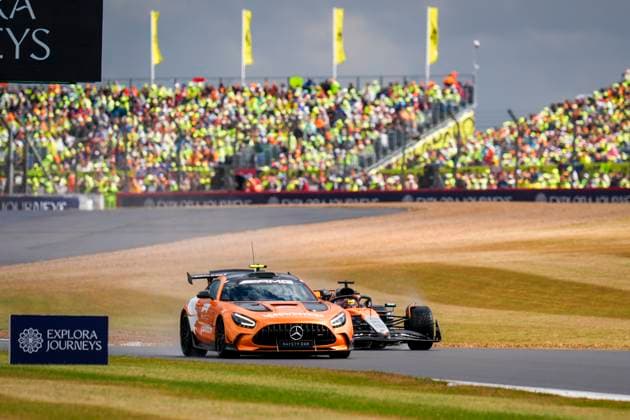 FORMULA 1 BRITISH GRAND PRIX 2025 The safety car ahead of Oscar Piastri 81 (Aus), McLaren MCL39 during the FORMULA 1 QATAR AIRWAYS BRITISH GRAND PRIX 2025 at the Silverstone Circuit, Silverstone, England, United Kingdom on 6 July 2025 Credit: Robbie Hoad Every Second Media Editorial use only. All images are copyright Every Second Media Limited. No images may be reproduced without prior permission. Copyright: xIMAGO EveryxSecondxMediax ESM-1520-0035 RobbiexHoadx xEveryxSecondxMediax