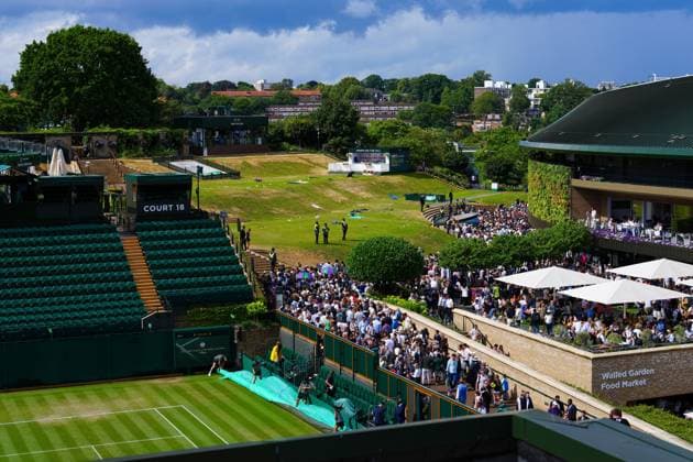 Henman Hill evacuated due to warnings of thunder and lightning Wimbledon Tennis Championships, Day 7, The All England Lawn Tennis and Croquet Club, London, UK - 06 Jul 2025London The All England Lawn Tennis and United Kingdom  Copyright: xJavierxGarcia Shutterstockx 15387061di