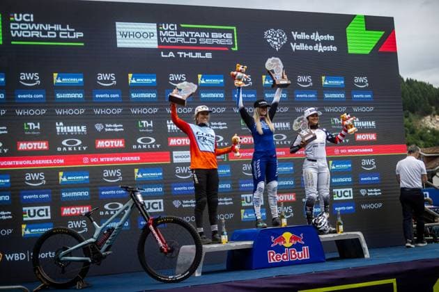 Whoop Downhill Worldcup La Thuile Podium Junior Womanat Whoop Downhill Worldcup La Thuile, 06 07 2025,in La Thuile,ITA Photo Sebastian Sternemann