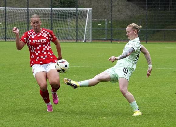Womens football in Essen FOR EDITORIAL PURPOSES ONLY EDITORIAL USE ONLY p Natasha Kowalski SGS vs Johanna Maria Berg M05 The test match between SGS Essen and 1 FSV Mainz 05 ended 4-0 on 05 07 2025 at the Helmut Rahn Sportanlage Raumerstraße 57 Michael Gohl FUNKE Foto Services p Sport Deutschland Nordrhein Westfalen Essen Copyright MichaelxGohl Copyright: MichaelxGohl doc81e2sm7b4mrt1lucp56 ,EDITORIAL USE ONLY Copyright: MichaelxGohl