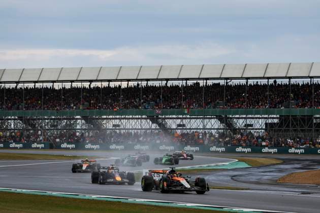 F1 - BRITISH GRAND PRIX 2025 81 PIASTRI Oscar (aus), McLaren F1 Team MCL39, action 01 VERSTAPPEN Max (nld), Red Bull Racing RB21, action 04 NORRIS Lando (gbr), McLaren F1 Team MCL39, action during the Formula 1 Qatar Airways British Grand Prix 2025, 12th round of the 2025 FIA Formula One World Championship, WM, Weltmeisterschaft from July 4 to 6, 2025 on the Silverstone Circuit, in Silverstone, United Kingdom - SilverstoneUnited Kingdom  Copyright: xANTONINxVINCENTx