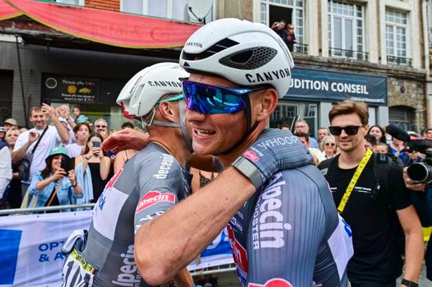 Tour de France 2025 Stage 2 BOULOGNE-SUR-MER, FRANCE - JULY 06 : Van Der Poel Mathieu (NED) of Alpecin - Deceuninck celebrating his victory during stage 2 of the 112th edition of Tour de France an UCI World Tour 2.UWT cycling road race stage for Men Elite of 212 km with start in Lauwin-Planque and finish in Boulogne-sur-Mer on July 6, 2025 in Boulogne-sur-Mer, France, 06 07 2025 ( Motordriver Kenny Verfaillie - Boulogne-sur-Mer France  Copyright: xPetexGodingx