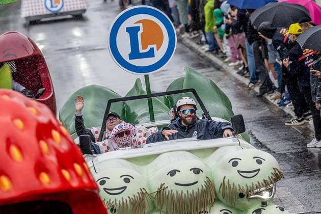 TOUR DE FRANCE 2025 PHOTOPQR VOIX DU NORD PASCAL BONNIERE ; 06 07 2025 ; BIACHE SAINT VAAST 06.07.2025 2me etape du Tour de France LAuwin Plancke jusque Boulogne sur Mer sous la pluie , caravane Leclerc . Photo Pascal Bonniere La voix Du Nord- poireau French cycling race Tour de France 2024 takes place in july 2025 HAUTS DE FRANCE France  Copyright: xPHOTOPQR VOIXxDUxNORD MAXPPPxPASCALxBONNIEREx 20250706VDN2251 20250706VDN2251