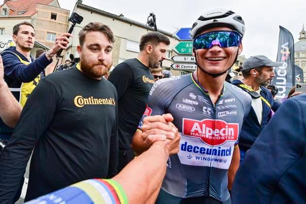 Tour de France 2025 Stage 2 BOULOGNE-SUR-MER, FRANCE - JULY 06 : Van Der Poel Mathieu (NED) of Alpecin - Deceuninck celebrating his victory with Evenepoel Remco (BEL) of Soudal - Quick Step during stage 2 of the 112th edition of Tour de France an UCI World Tour 2.UWT cycling road race stage for Men Elite of 212 km with start in Lauwin-Planque and finish in Boulogne-sur-Mer on July 6, 2025 in Boulogne-sur-Mer, France, 06 07 2025 ( Motordriver Kenny Verfaillie - Boulogne-sur-Mer France  Copyright: xPetexGodingx