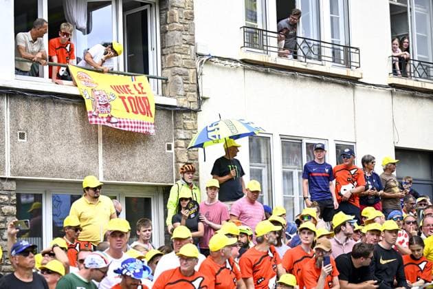 fans during the second stage of the 2025 Tour de France cycling race, from Lauwin-Planque to Boulogne-sur-Mer (212 km), on Sunday 06 July 2025 in France. The 112th edition of the Tour de France starts on Saturday 5 July in Lille, and will finish in Paris on the 27th of July. JASPERxJACOBS  x128547763x
