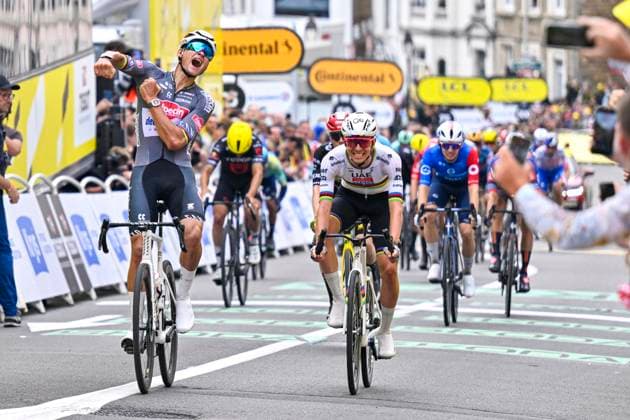 Tour de France 2025 Stage 2 BOULOGNE-SUR-MER, FRANCE - JULY 06 : Van Der Poel Mathieu (NED) of Alpecin - Deceuninck celebrating his victory, Pogacar Tadej (SLO) of UAE Team Emirates - XRG during stage 2 of the 112th edition of Tour de France an UCI World Tour 2.UWT cycling road race stage for Men Elite of 212 km with start in Lauwin-Planque and finish in Boulogne-sur-Mer on July 6, 2025 in Boulogne-sur-Mer, France, 06 07 2025 ( Motordriver Kenny Verfaillie - Boulogne-sur-Mer France  Copyright: xJanxDexMeuleneirx