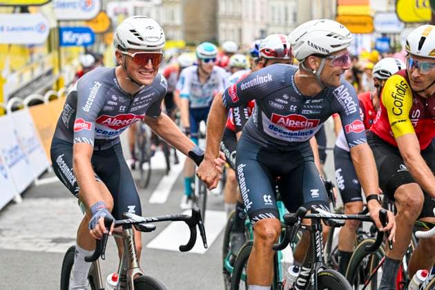 Tour de France 2025 Stage 2 BOULOGNE-SUR-MER, FRANCE - JULY 06 : Riders of Alpecin - Deceuninck celebrating during stage 2 of the 112th edition of Tour de France an UCI World Tour 2.UWT cycling road race stage for Men Elite of 212 km with start in Lauwin-Planque and finish in Boulogne-sur-Mer on July 6, 2025 in Boulogne-sur-Mer, France, 06 07 2025 ( Motordriver Kenny Verfaillie - Boulogne-sur-Mer France  Copyright: xJanxDexMeuleneirx