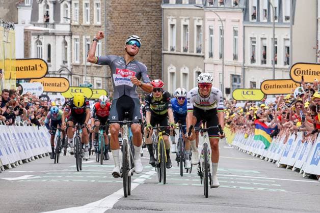 TOUR DE FRANCE 2025 PHOTOPQR VOIX DU NORD STÉPHANE MORTAGNE ; 06 07 2025 ; Boulogne sur Mer, le 06 07 2025, Arrivee de la 2eme etape du Tour de France entre Lauwin Planque et Boulogne sur Mer , Vainqueur Matthieu Van Poel. Dutch Mathieu van der Poel of Alpecin-Deceuninck celebrates after winning the second stage PHOTO STEPHANE MORTAGNE LA VOIX DU NORD- French cycling race Tour de France 2024 takes place in july 2025 1 France  Copyright: xPHOTOPQR VOIXxDUxNORD MAXPPPxSTÉPHANExMORTAGNEx 20250706VDN2255 20250706VDN2255