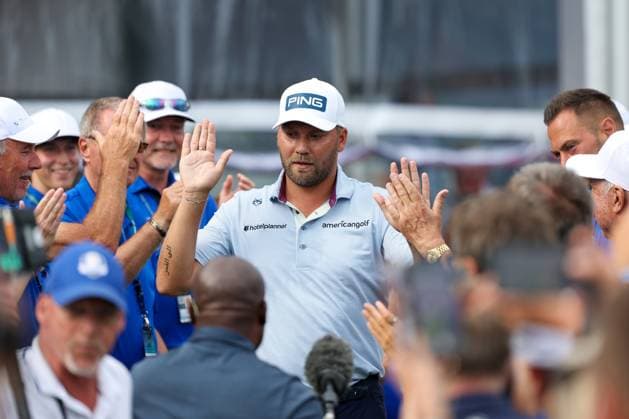 Winner of the 36 BMW international Open, Daniel Brown ENG with his caddy Neal, 36 BMW International Open 2025, Golf, DP World Tour, Men, Final, 06 07 2025 Eichenried Bayern Germany Copyright: xkolbert-press ChristianxKolbertx